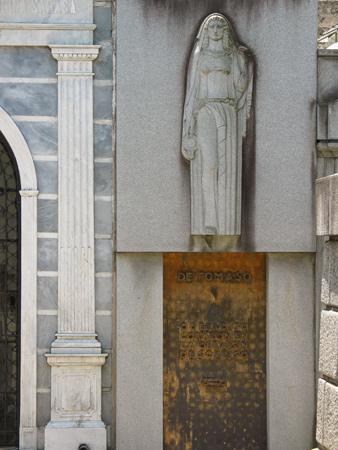 De Tomaso, Recoleta Cemetery