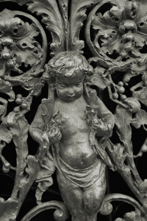 Cherub, Familia Bartolomé Devoto, Recoleta Cemetery