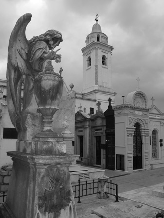 Iglesia de Pilar, Recoleta Cemetery