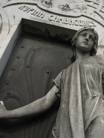 Rufina Cambacérès, Recoleta Cemetery