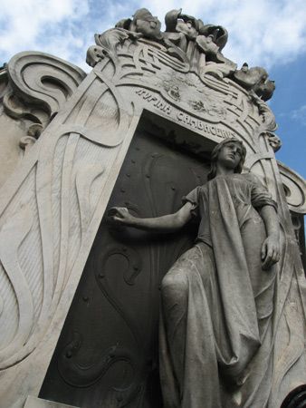 Rufina Cambacérès, Recoleta Cemetery