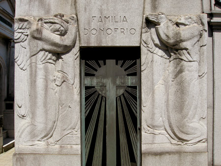 Familia D'Onofrio, Recoleta Cemetery