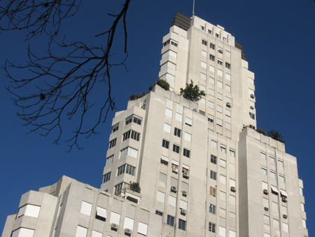 Edificio Kavanagh, Recoleta Cemetery