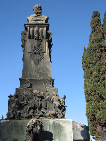 Francisco Muñiz, Recoleta Cemetery