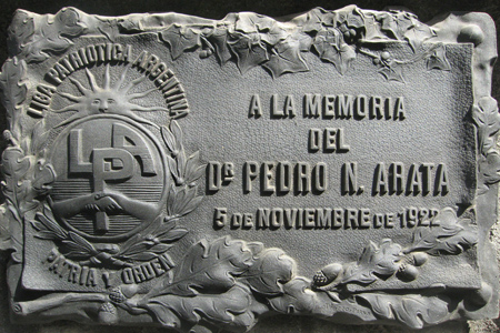 Pedro Arata, Liga Patriótica Argentina plaque, Recoleta Cemetery