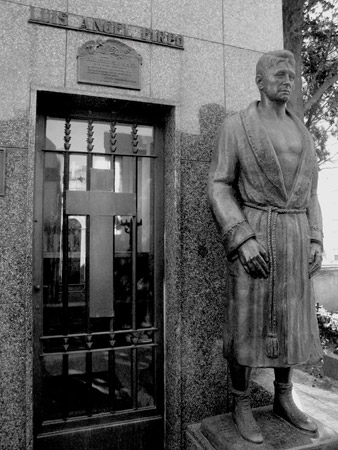 Luis Ángel Firpo, Luis Perlotti, Recoleta Cemetery