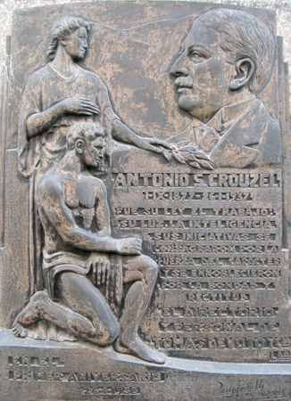 Perlotti plaque, Recoleta Cemetery