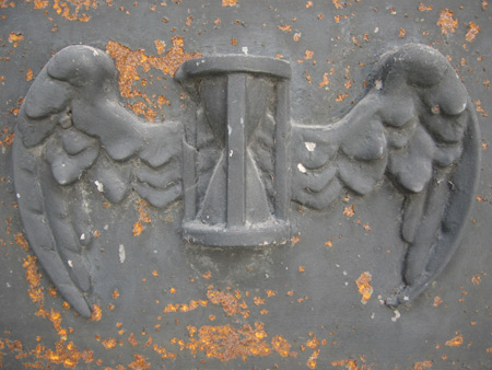 Winged hourglass, Recoleta Cemetery