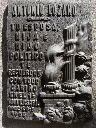 Truncated column, Recoleta Cemetery