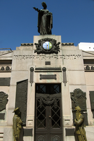 Guerreros del Paraguay, Recoleta Cemetery