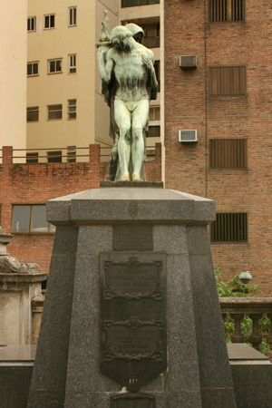 Eduardo Lonardi, Recoleta Cemetery