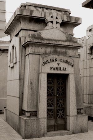 Julián García Núñez, Recoleta Cemetery