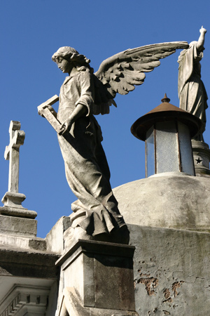 Corona, Recoleta Cemetery