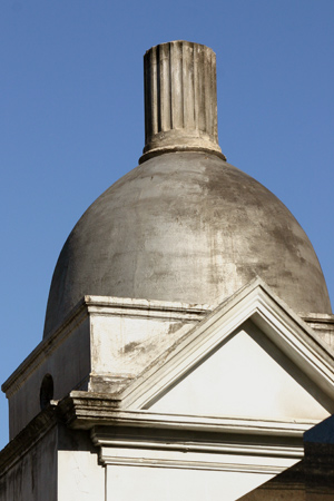 Truncated column, Recoleta Cemetery