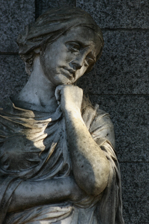 López Lecube, Lola Mora, Recoleta Cemetery