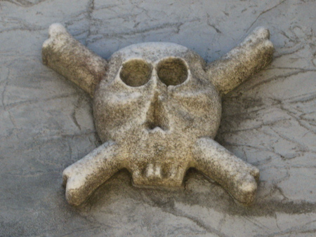 Skull & crossbones, Recoleta Cemetery