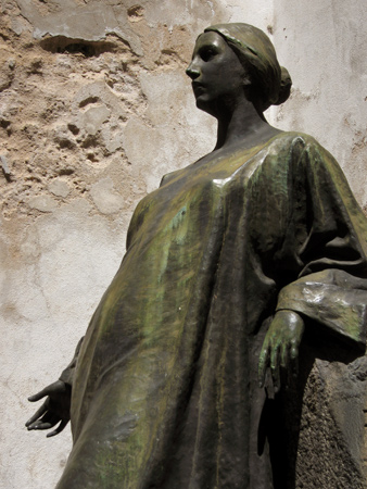 Angela Menéndez, Recoleta Cemetery