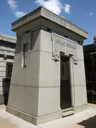 Arturo Gramajo, Recoleta Cemetery