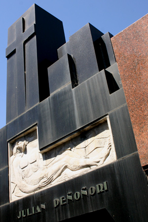 Julián Peñoñori, Recoleta Cemetery