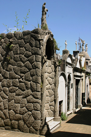 Arcave y Oyarvide, Recoleta Cemetery