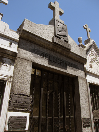 Antonio Dellepiane, Recoleta Cemetery