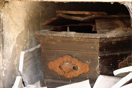 Broken casket, Recoleta Cemetery Broken casket, Recoleta Cemetery