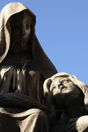 Mourning woman, Recoleta Cemetery