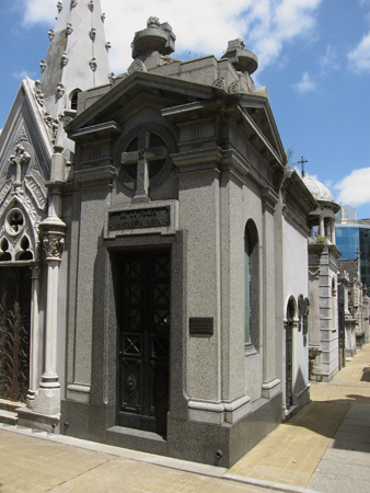 De la Plaza y Castañeda Vega, Recoleta Cemetery