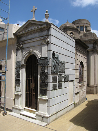 Marcelina Alen de Yrigoyen, Recoleta Cemetery