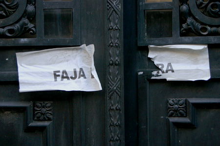 Faja de clausura, Recoleta Cemetery