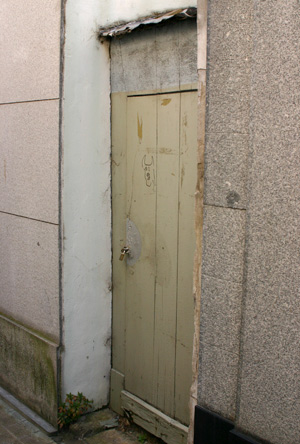 Storage shed, Recoleta Cemetery