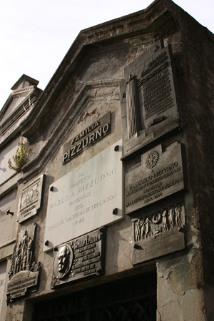 Familia Pizzurno, Recoleta Cemetery