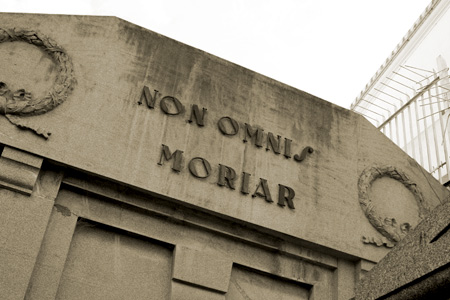 Non omnis moriar, Recoleta Cemetery