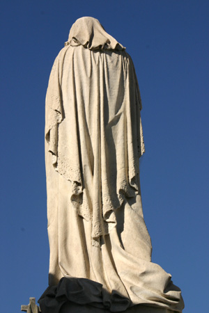 Mourning woman, Recoleta Cemetery