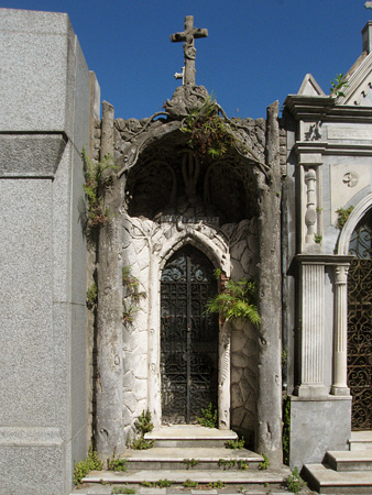 Burgueño, Recoleta Cemetery
