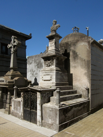 Comodoro Luis Py, Recoleta Cemetery