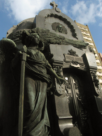 Cisnetto Olivera, Recoleta Cemetery