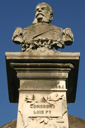 Comodoro Luis Py, Recoleta Cemetery