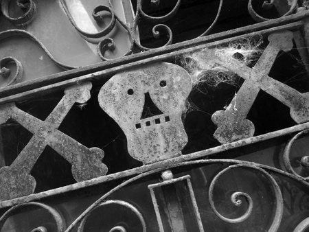 Skull & crossbones, Recoleta Cemetery