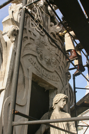 Rufina Cambacérès, Recoleta Cemetery