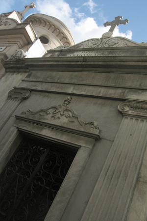 Ángel María Zuloaga, Recoleta Cemetery