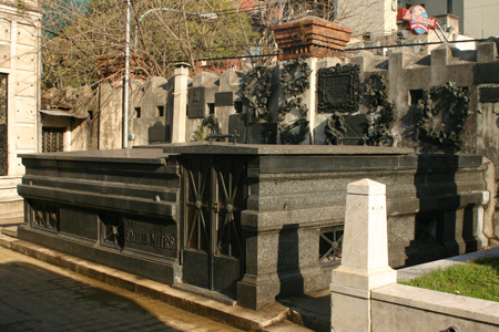 Emilio Mitre, Recoleta Cemetery