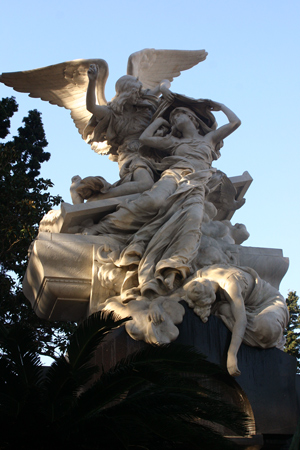 Familia José C. Paz, Recoleta Cemetery