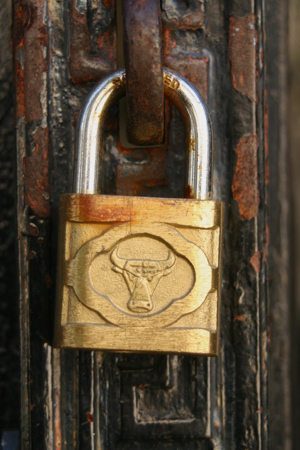 Padlock, Recoleta Cemetery