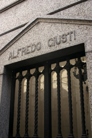 Alfredo Giusti, Recoleta Cemetery