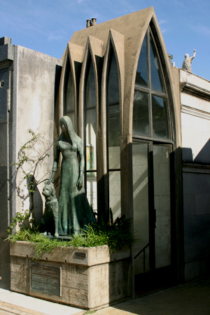 Liliana Crociati de Szaszak, Recoleta Cemetery
