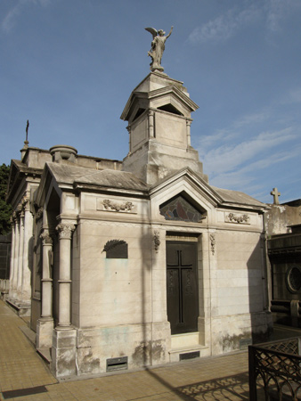 Alberto J. Belaustegui, Recoleta Cemetery