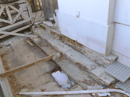 Entrance gate destruction, Recoleta Cemeter