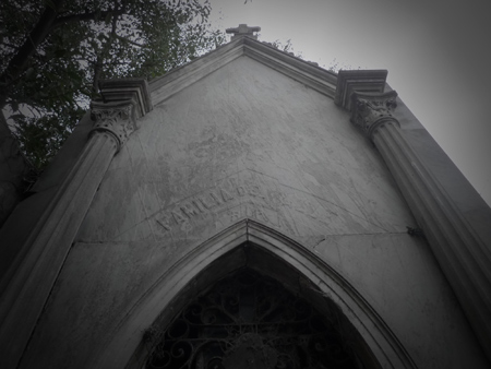 Familia del Valle, Recoleta Cemetery