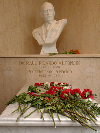 Raúl Alfonsín, Recoleta Cemetery